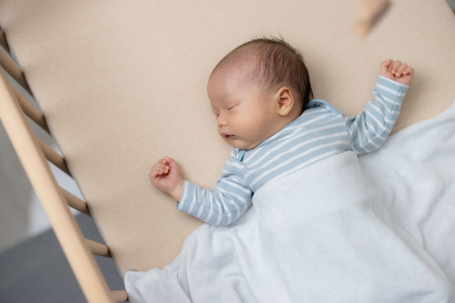 How many hours of sleep do infants aged newborn to one year need per day